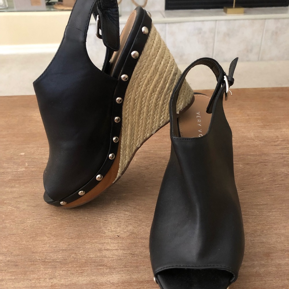 Size 9 Very Volatile Black Wedge